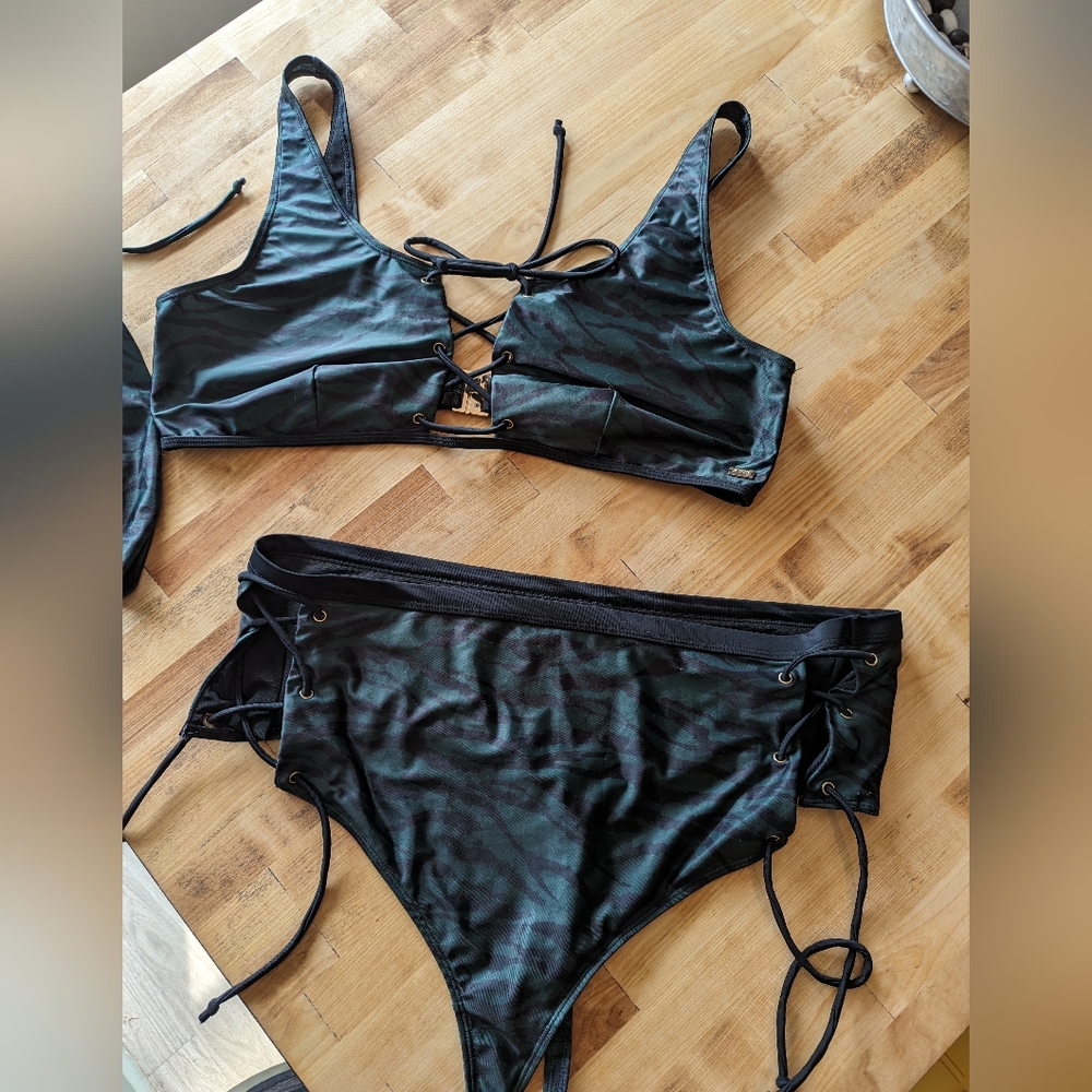 Snag Tights Sexy Thong Bikini Adjustable Bathing Suit Size F (20 -24)